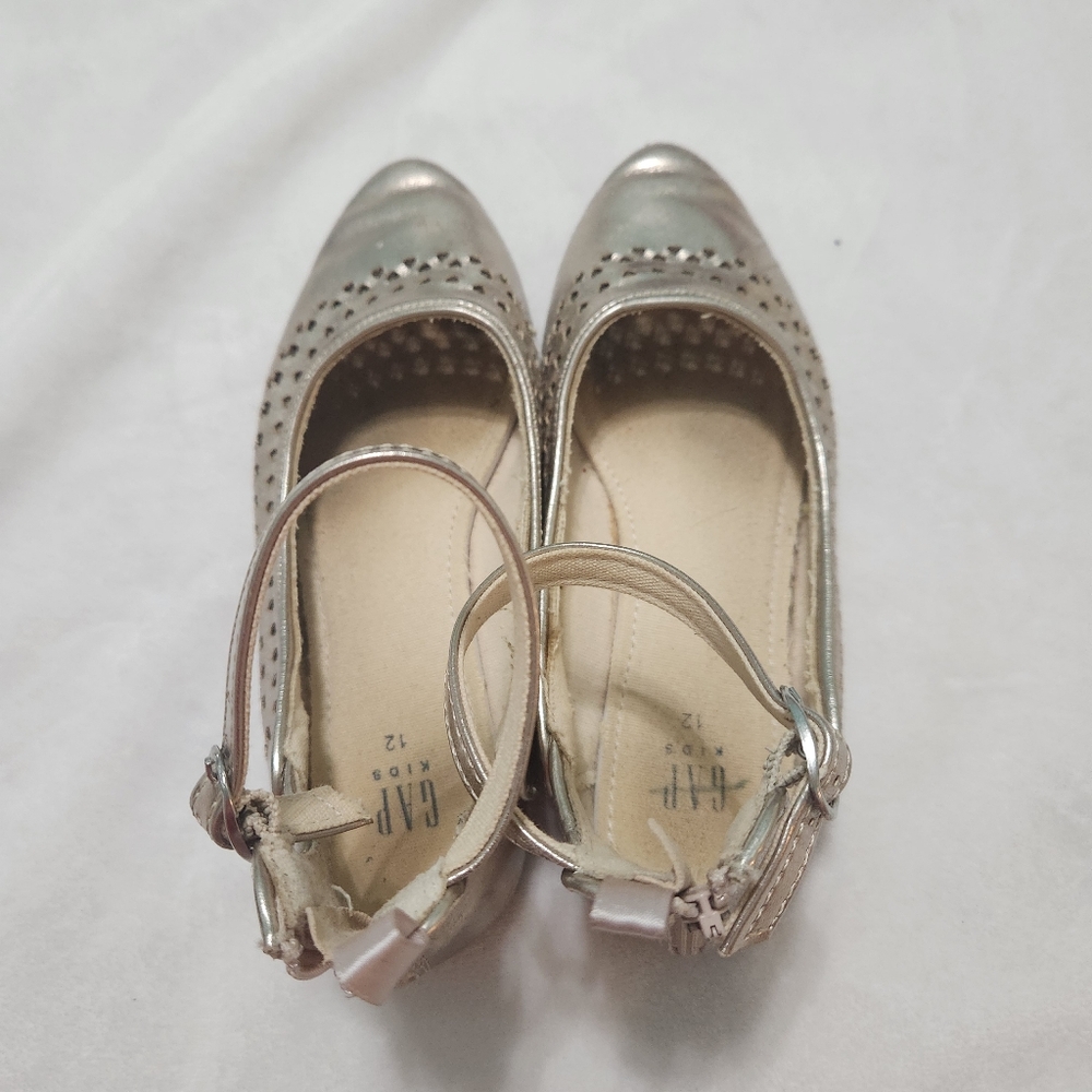 Gap Kids Size 12 Gold Flat Dress Shoes - Picture 5 of 7